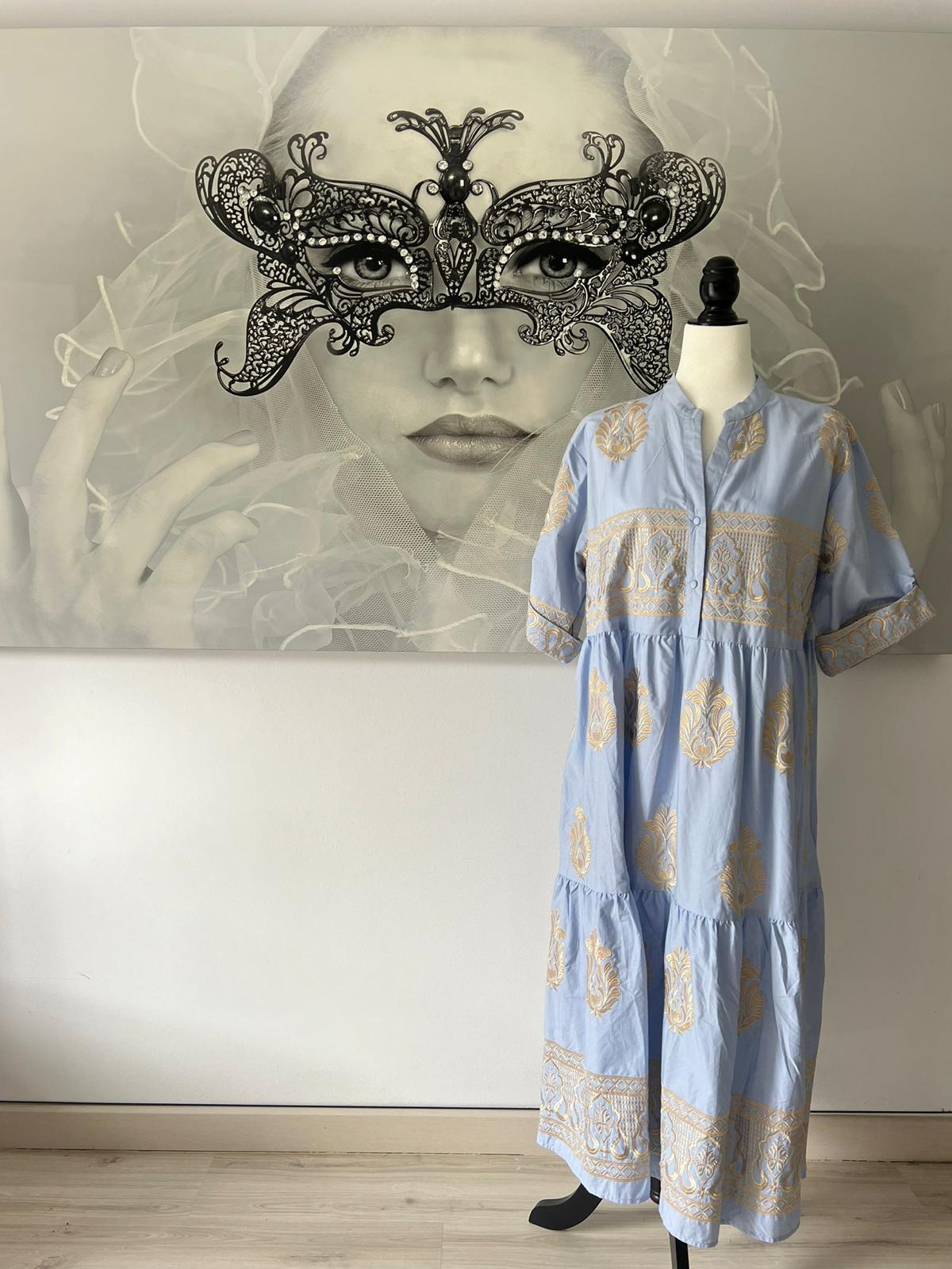 Vestido estilo griego con bordado dorado