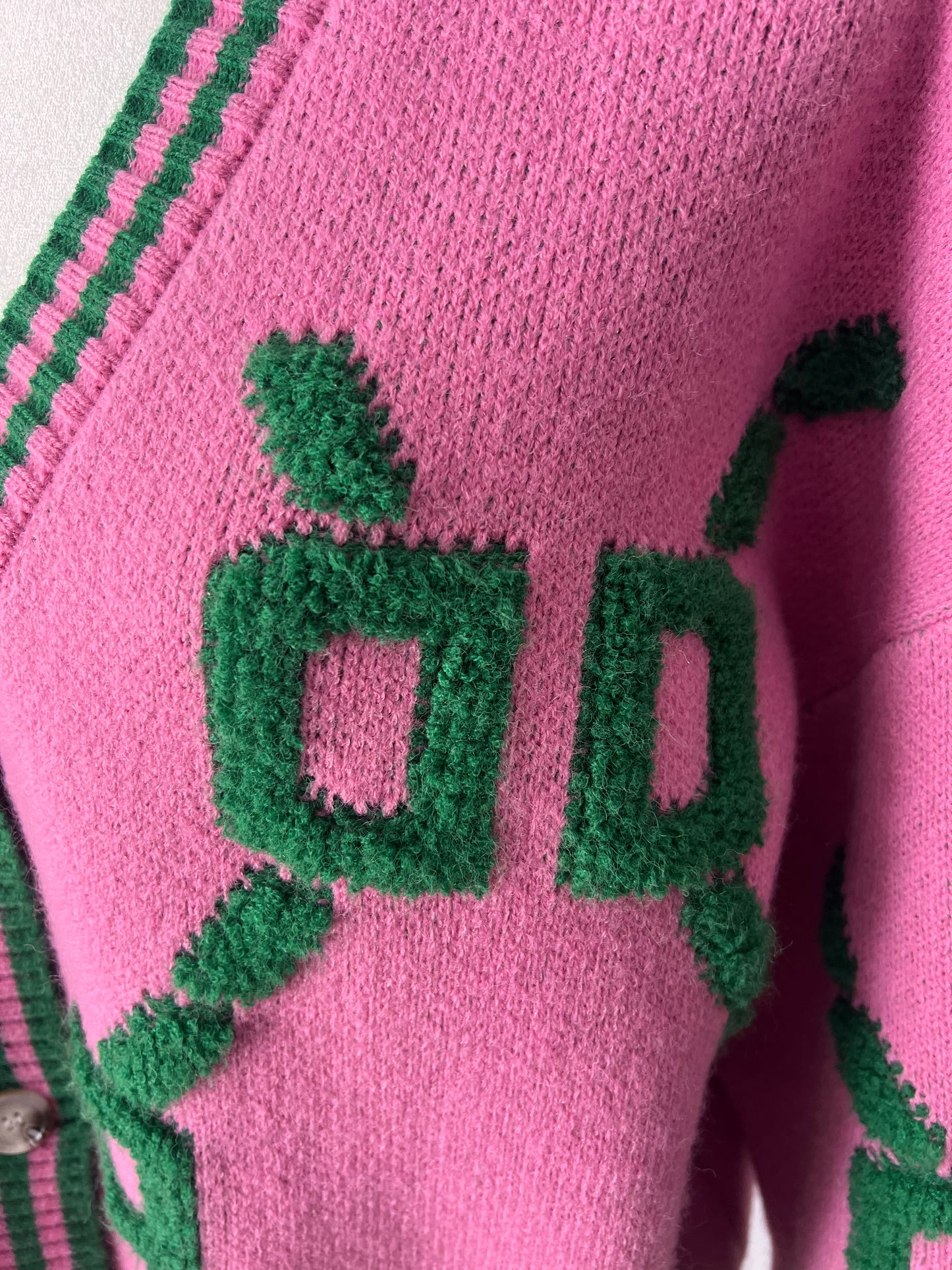 Cardigan pink with green design